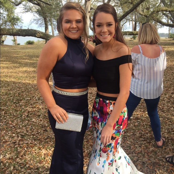 FORMAL DRESS - Picture 3 of 6